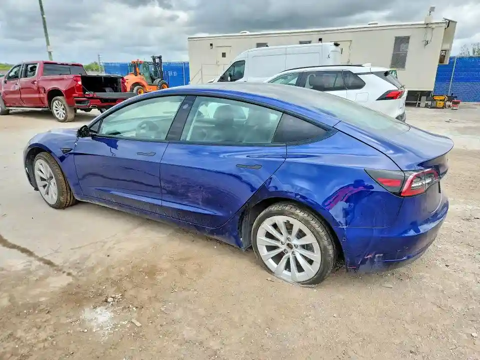 5YJ3E1EA7NF370506 2022 TESLA MODEL 3-1