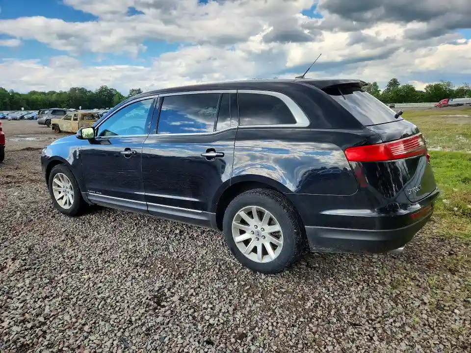 2LMHJ5NK5HBL01722 2017 LINCOLN MKT-1