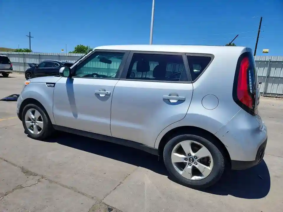 KNDJN2A26J7561572 2018 KIA SOUL-1