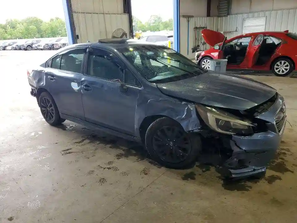 4S3BNAH60J3008883 2018 SUBARU LEGACY-3
