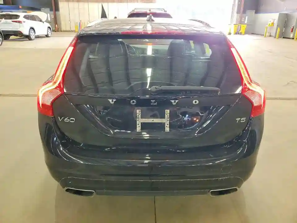 YV126MEC5F1207076 2015 VOLVO V60-5