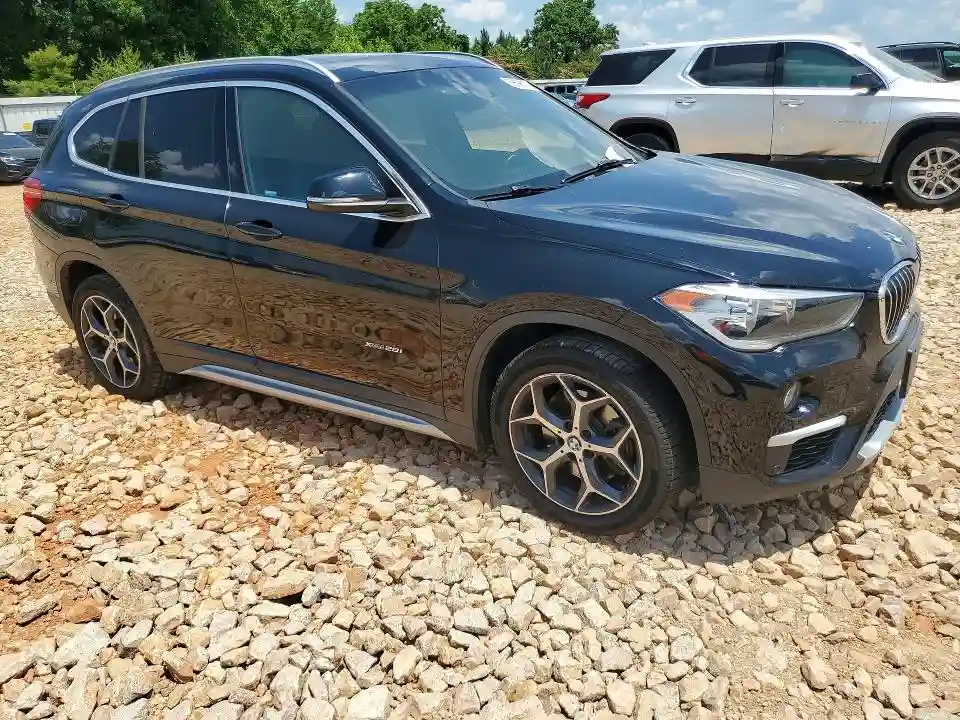 WBXHT3Z30J4A66556 2018 BMW X1-3