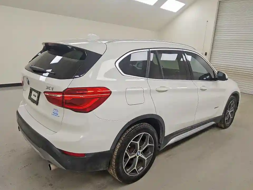WBXHU7C38J5H39715 2018 BMW X1-2