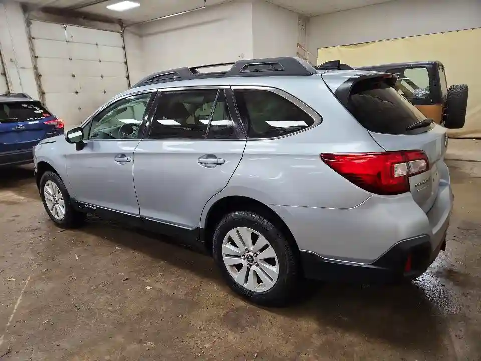 4S4BSACC1J3361327 2018 SUBARU OUTBACK-1