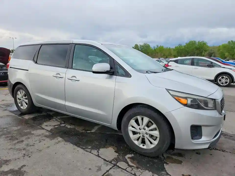 KNDMB5C19H6242372 2017 KIA SEDONA-3
