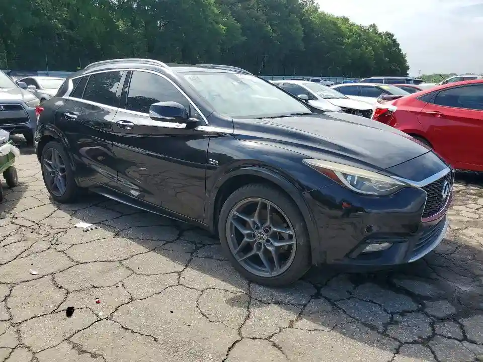 SJKCH5CPXHA033568 2017 INFINITI QX30-3