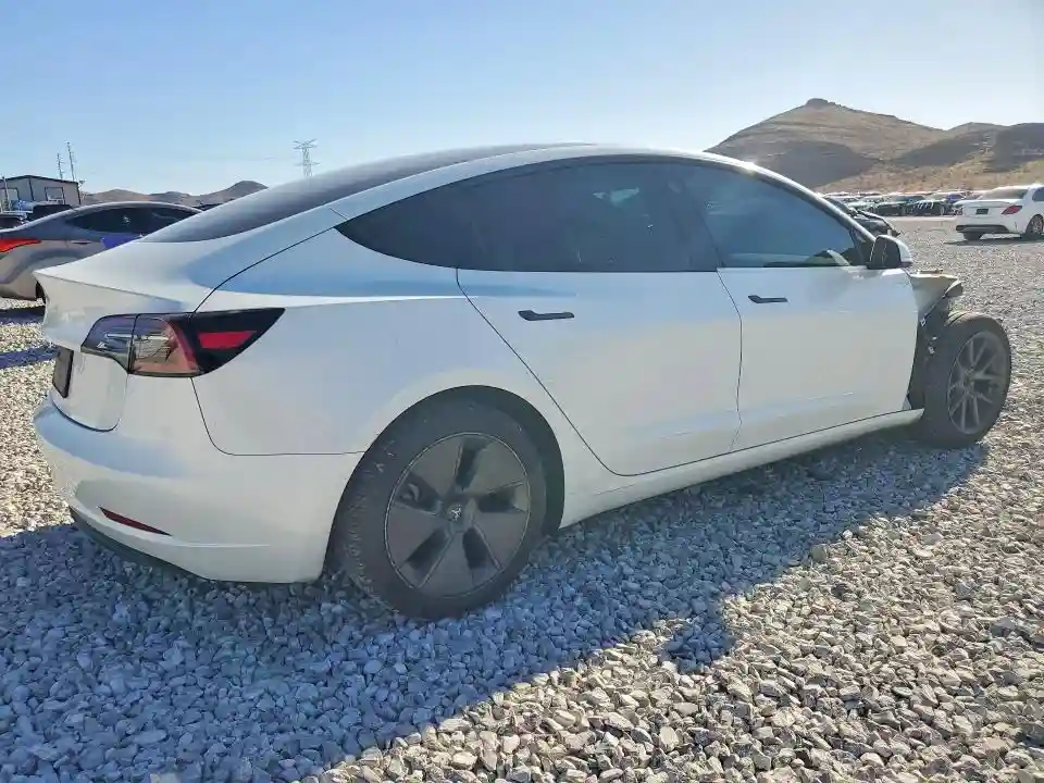 5YJ3E1EA7PF590070 2023 TESLA MODEL 3-2