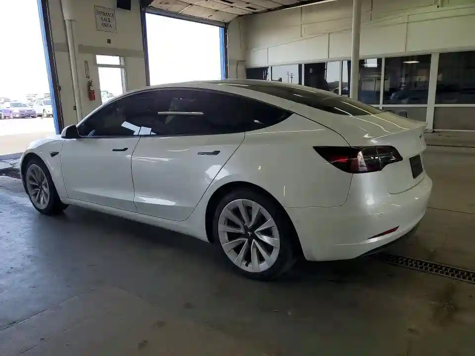 5YJ3E1EB1NF268319 2022 TESLA MODEL 3-1