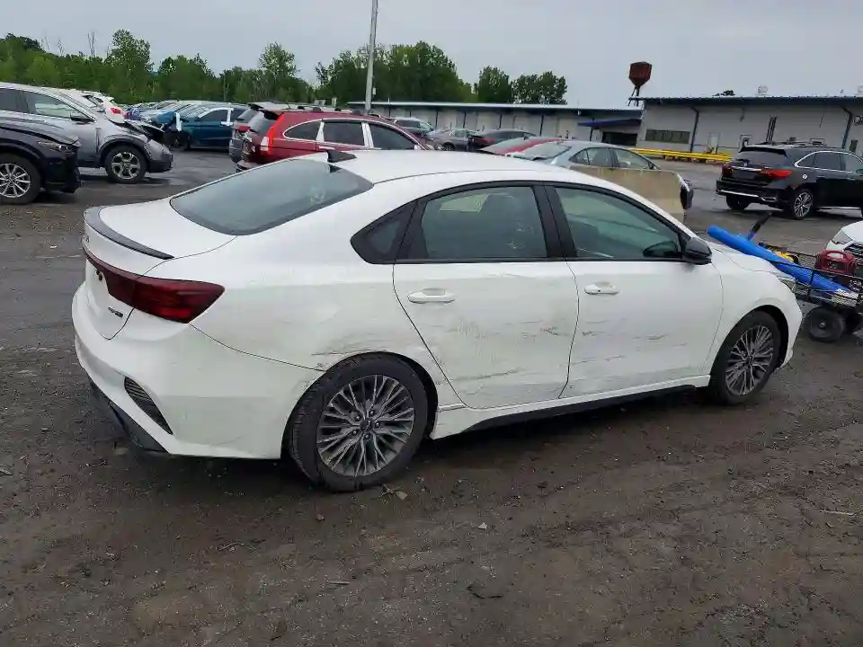 3KPF54AD2NE435332 2022 KIA FORTE-2