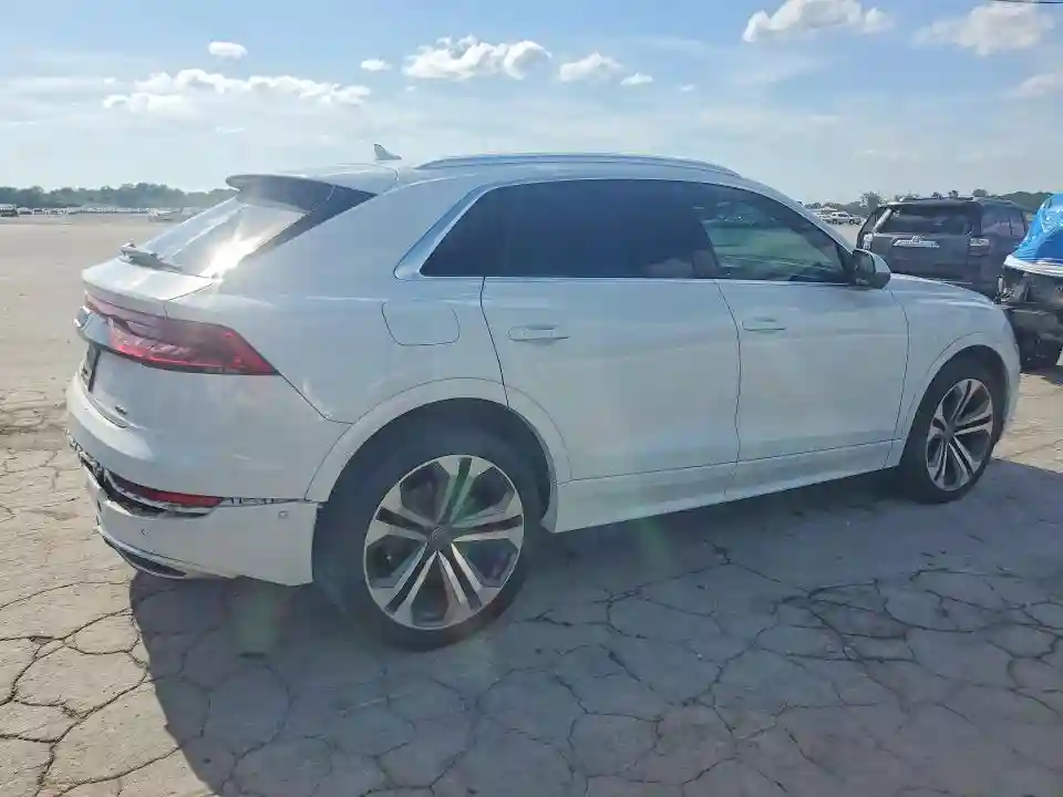 WA1CVAF10KD044431 2019 AUDI Q8-2