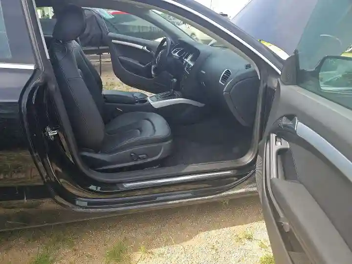 WAUCFAFR0BA026180 2011 AUDI A5-4