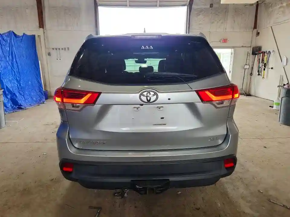 5TDKZRFH4JS529725 2018 TOYOTA HIGHLANDER-5