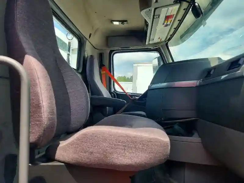 4V4WC9EH6KN219205 2019 VOLVO ALL OTHER-5
