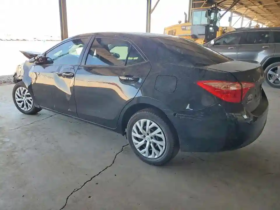 5YFBURHE9JP801695 2018 TOYOTA COROLLA-1