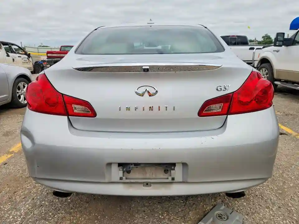 JN1CV6AP8BM506056 2011 INFINITI G37-5