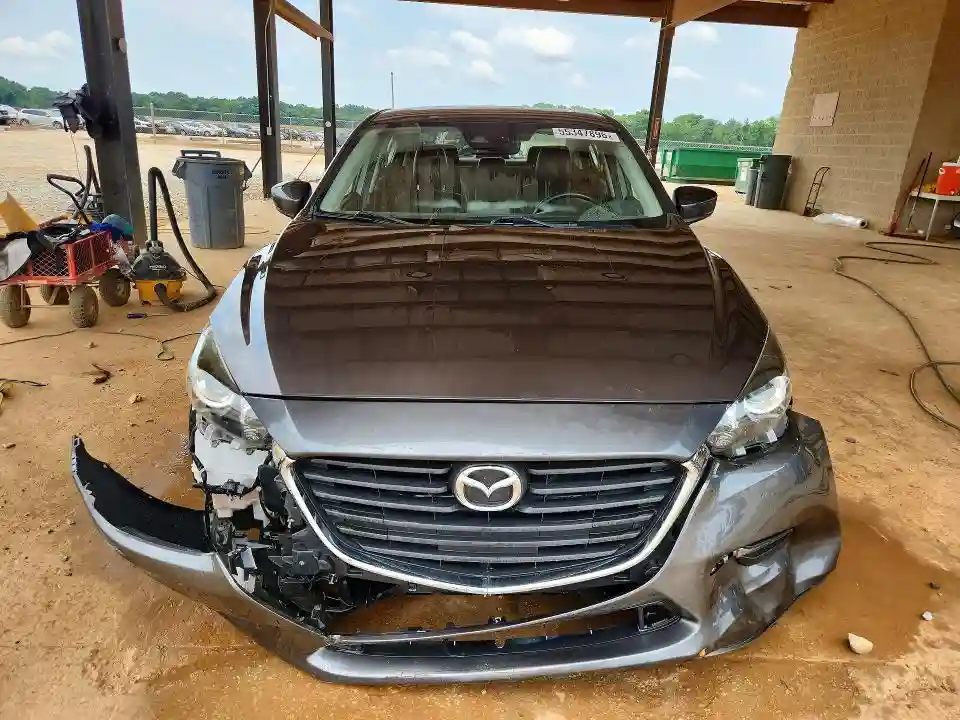 3MZBN1V33JM240013 2018 MAZDA 3-4