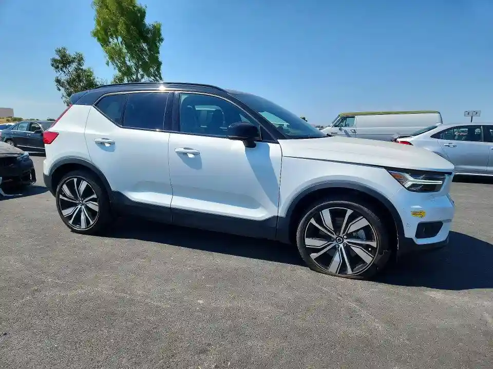 YV4ED3UB4N2692361 2022 VOLVO XC40-3