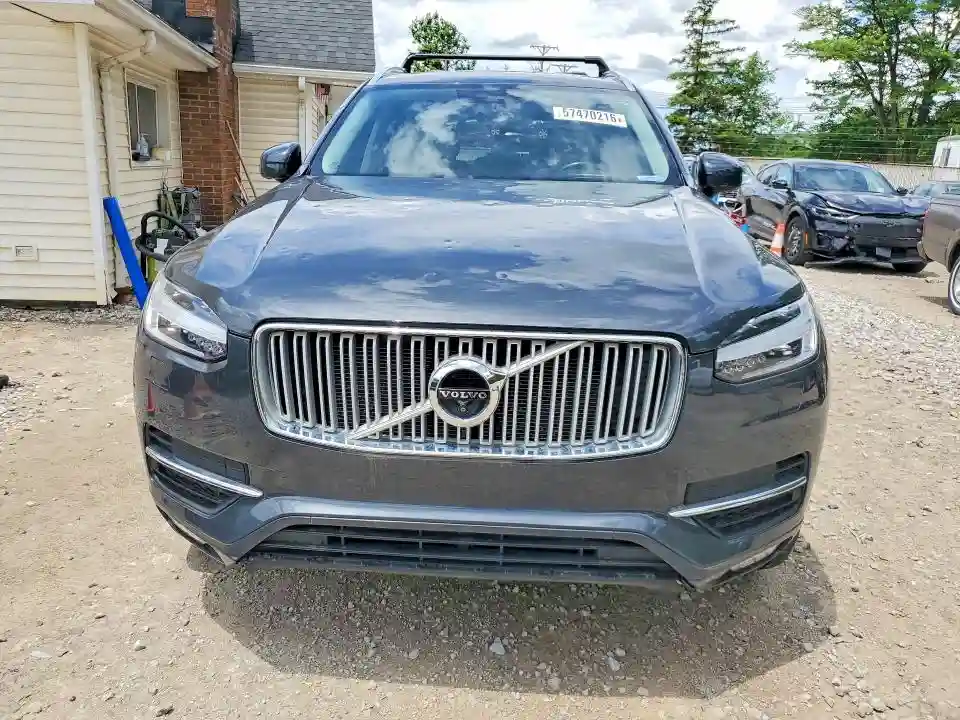 YV4A22PL9G1025989 2016 VOLVO XC90-4