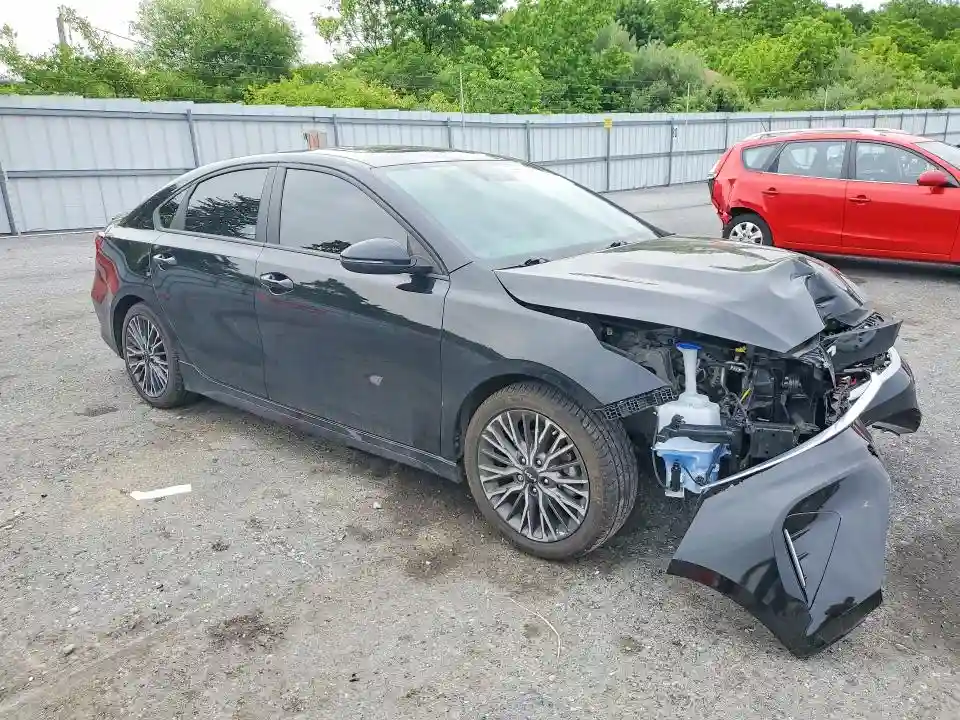 3KPF54AD1PE529141 2023 KIA FORTE-3