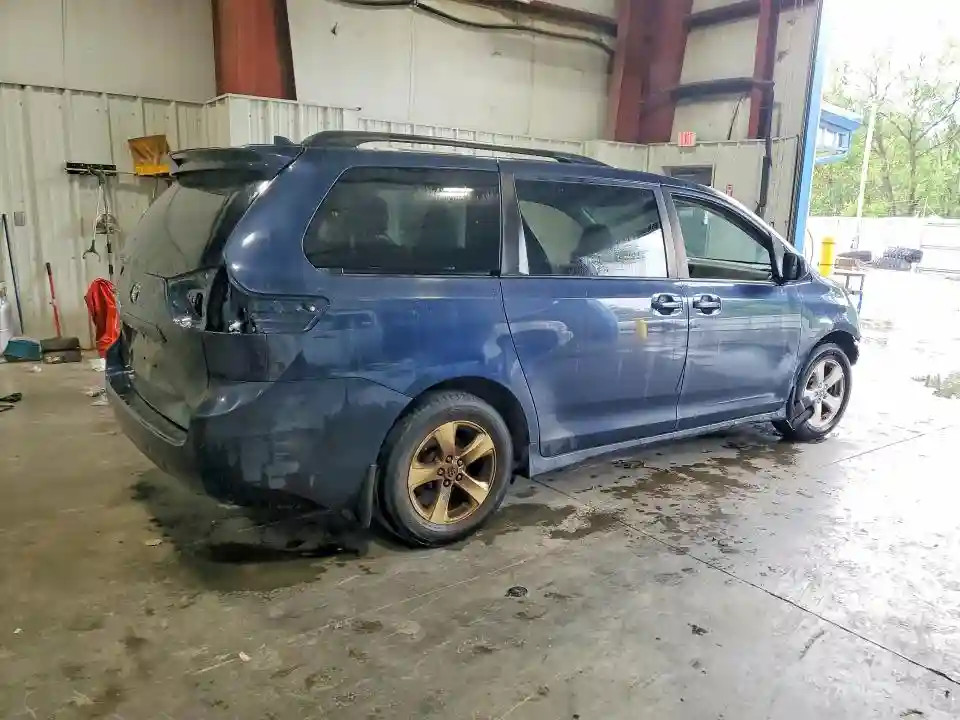 5TDKZ3DC1JS960012 2018 TOYOTA SIENNA-2