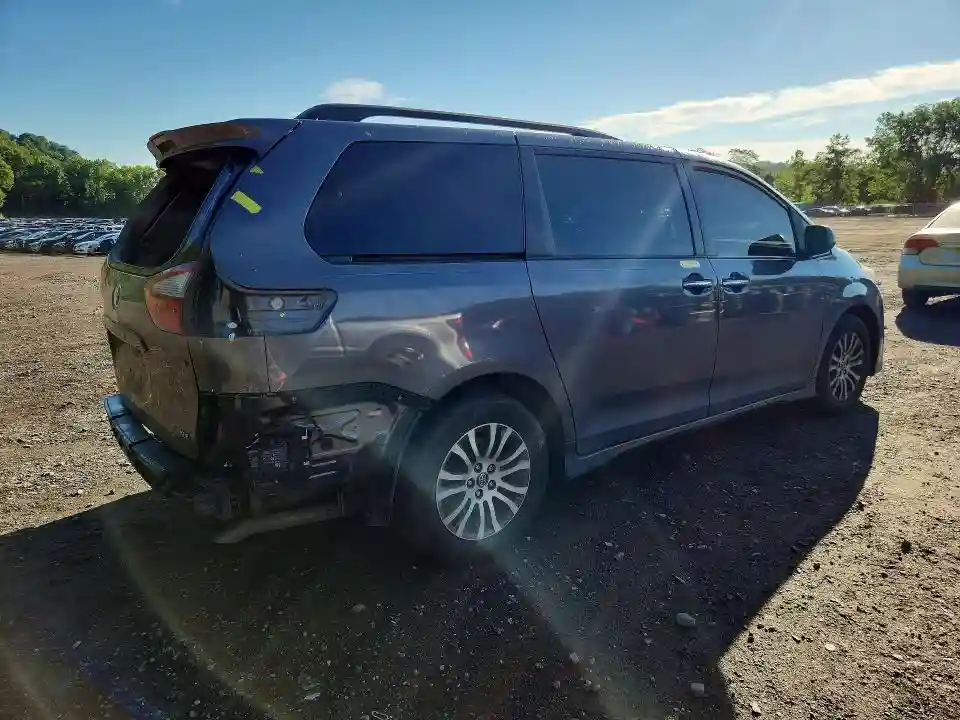 5TDYZ3DC8JS943671 2018 TOYOTA SIENNA-2