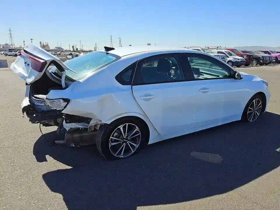 3KPF24AD9RE700634 2024 KIA FORTE LXS-2