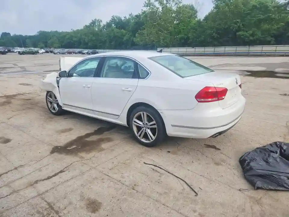 1VWCV7A3XFC030305 2015 VOLKSWAGEN PASSAT-1