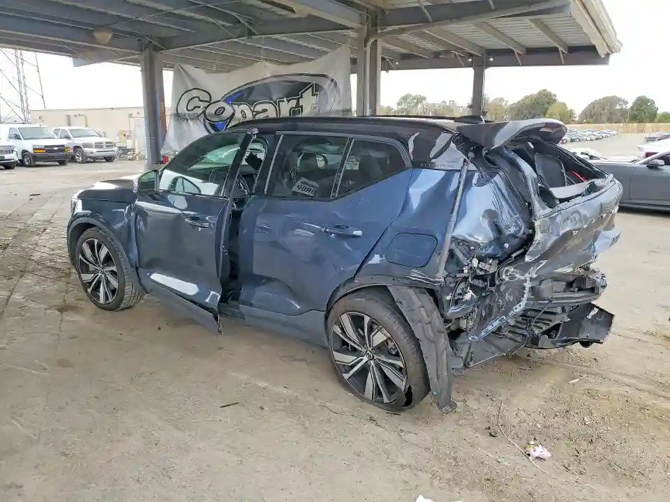 YV4ED3UB3N2692528 2022 VOLVO XC40-1