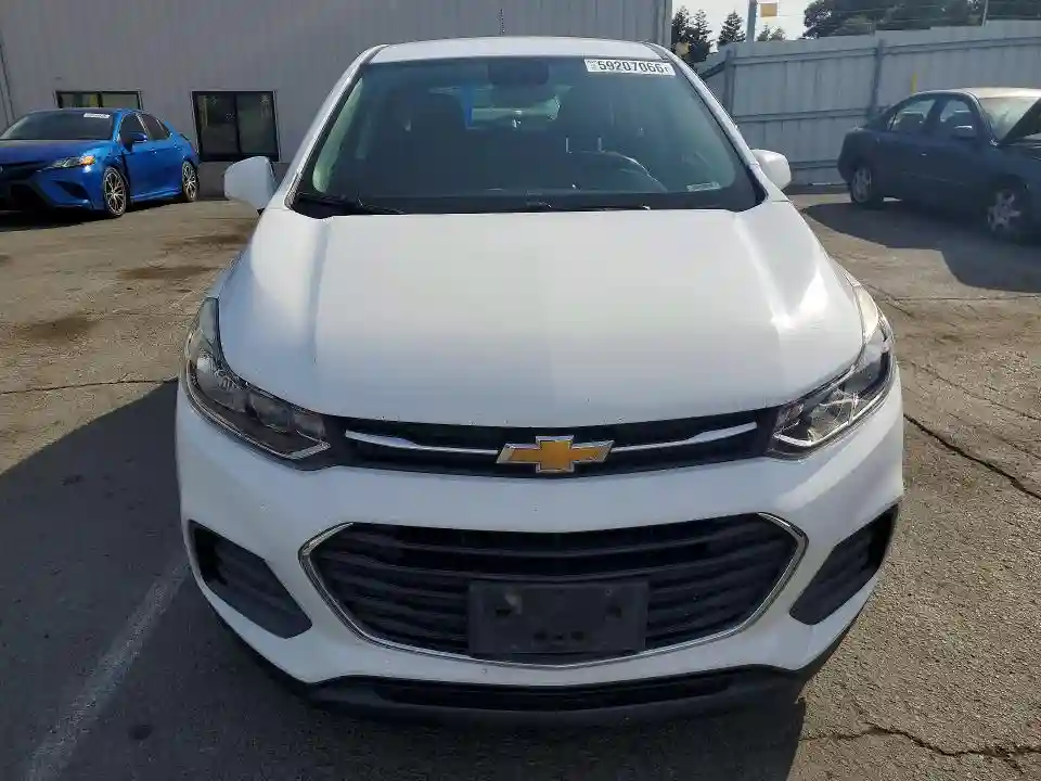 KL7CJKSB8JB723988 2018 CHEVROLET TRAX-4