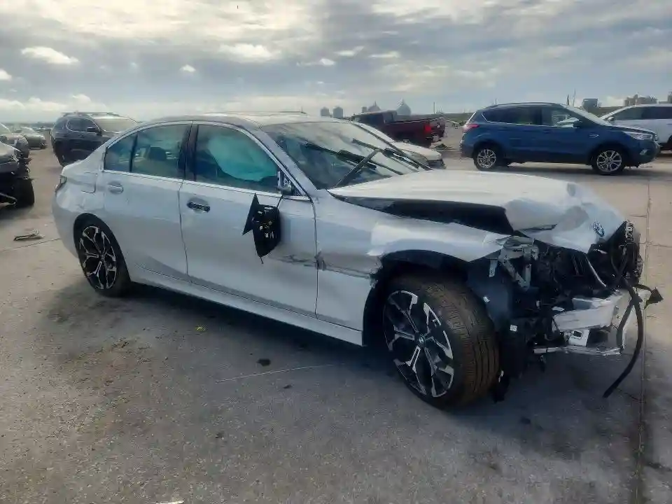 3MW69CW07S8F58698 2025 BMW 3 SERIES-3