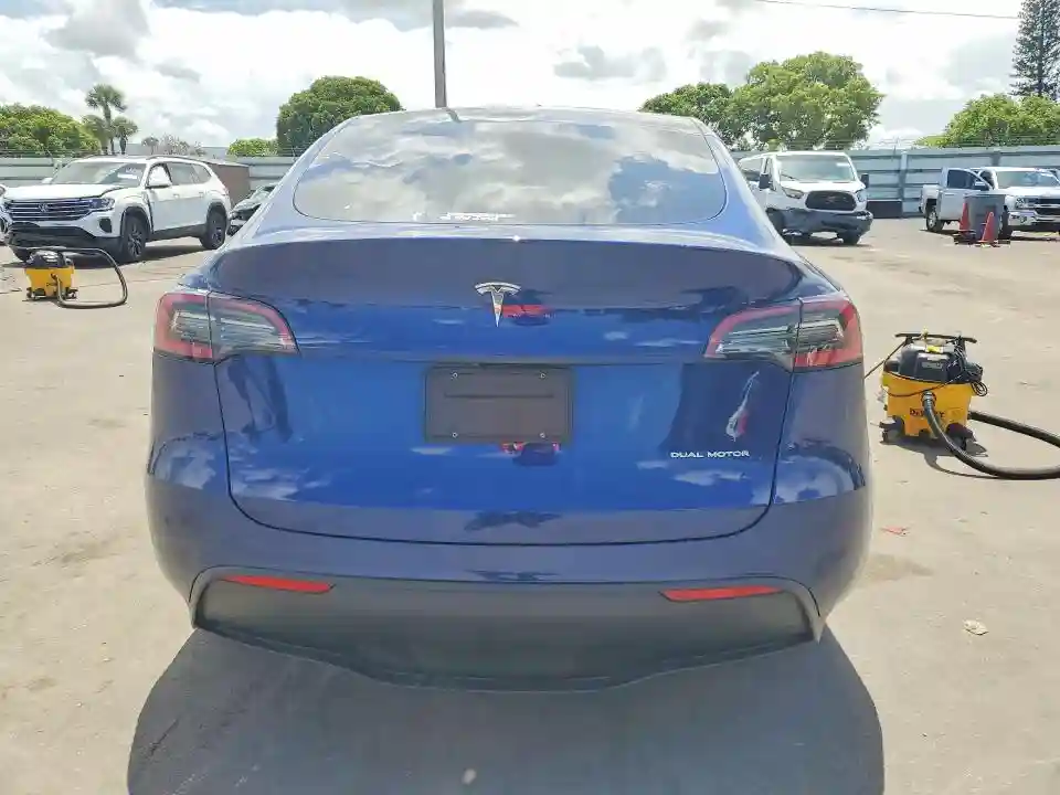 7SAYGAEE6PF850531 2023 TESLA MODEL Y-5