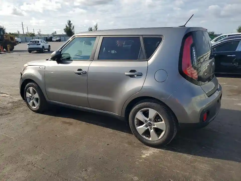 KNDJN2A29J7505044 2018 KIA SOUL-1