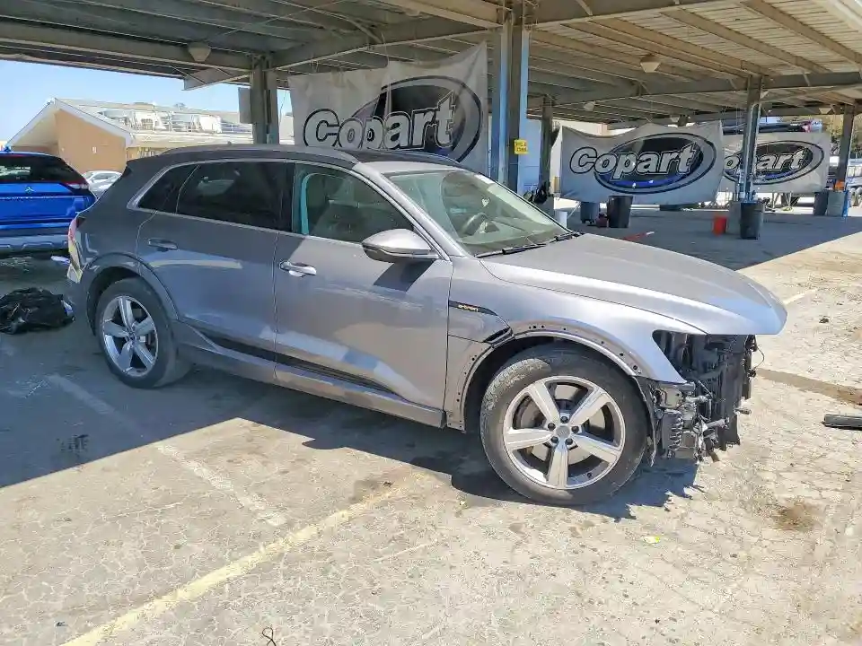WA1LAAGE4KB005916 2019 AUDI E-TRON-3