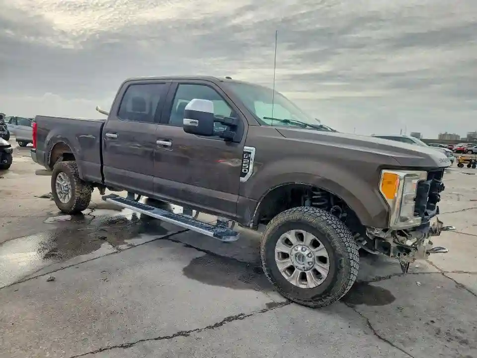 1FT7W2B69HEF37054 2017 FORD F250-3
