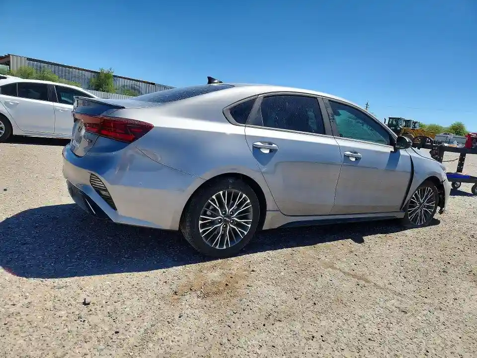3KPF54AD7RE782838 2024 KIA FORTE-2