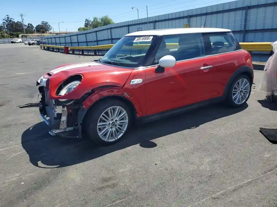 WMWXP7C59J2A48970 2018 MINI COOPER-0