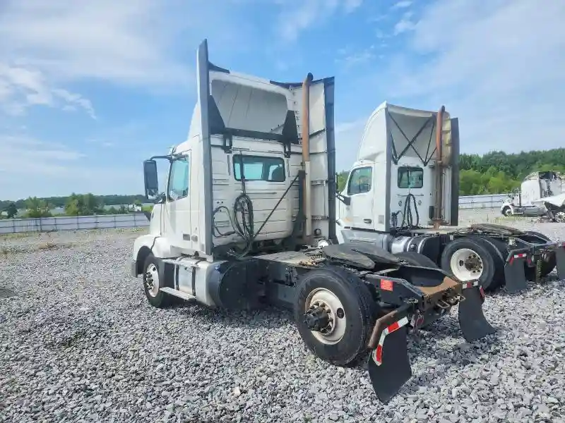 4V4N39TG6HN988088 2017 VOLVO VN-2