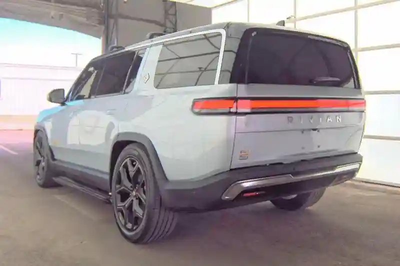 7PDSGABA4PN019950 2023 RIVIAN RIS-2