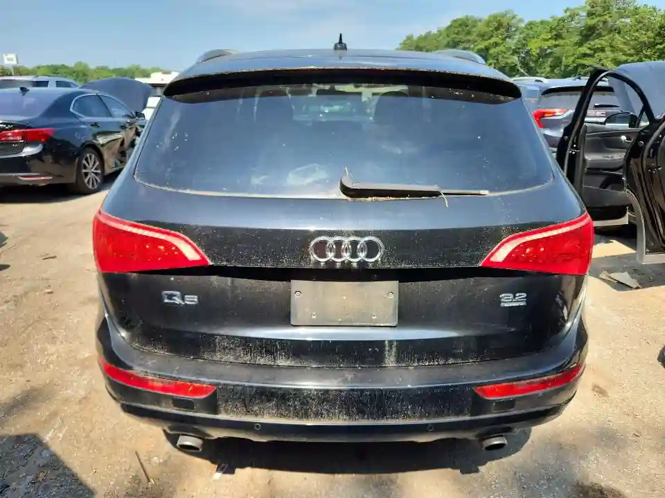 WA1LKAFP1AA048128 2010 AUDI Q5-5