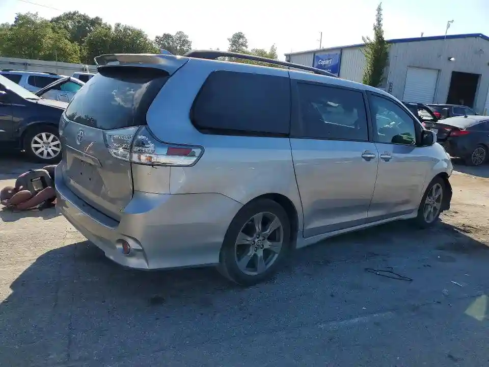 5TDXZ3DC1JS953177 2018 TOYOTA SIENNA-2
