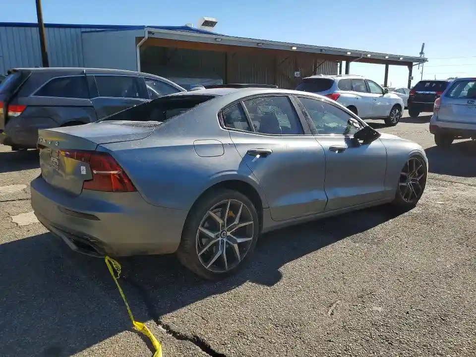 7JRBK0FP9LG071721 2020 VOLVO S60-2