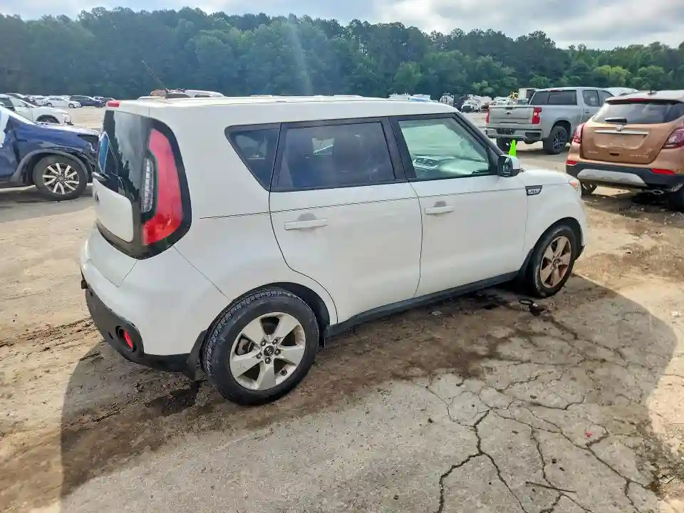 KNDJN2A20J7618669 2018 KIA SOUL-2