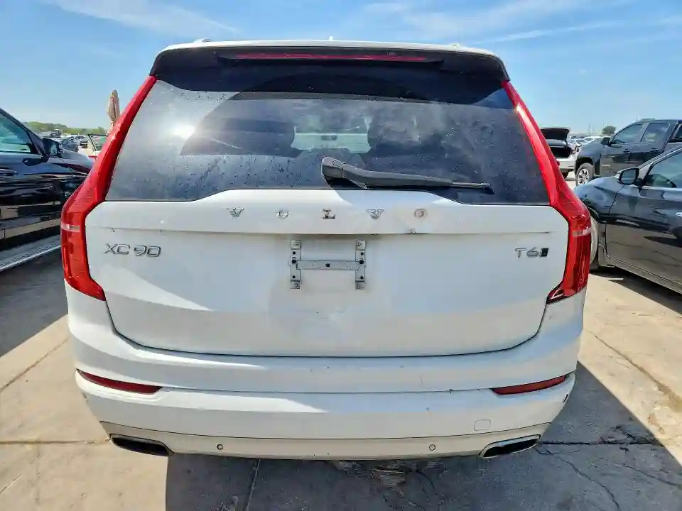 YV4A22PKXJ1333641 2018 VOLVO XC90-5
