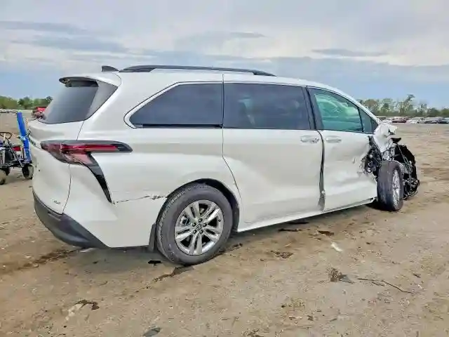 5TDYSKFC2TS251775 2026 TOYOTA SIENNA-2