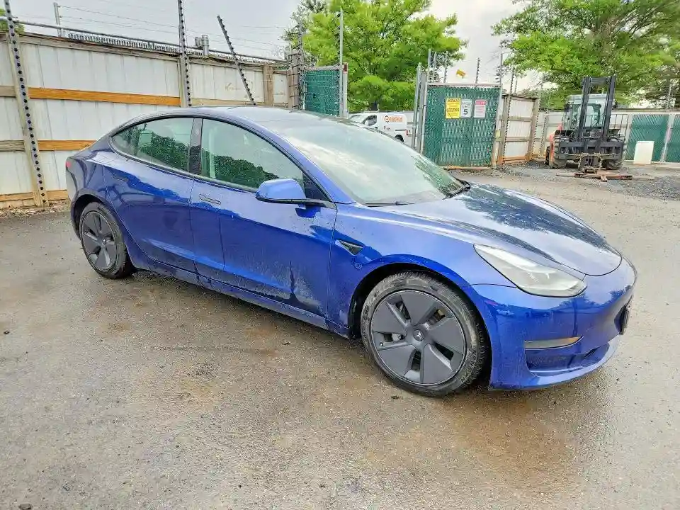 5YJ3E1EA1PF435210 2023 TESLA MODEL 3-3