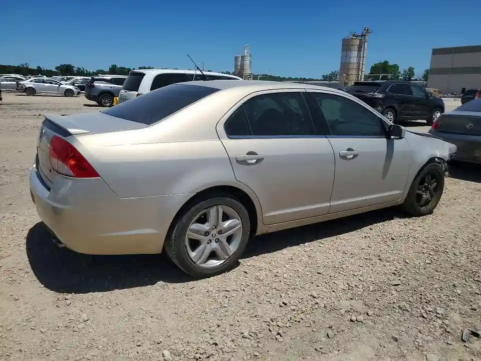 3MEHM0HA2AR642675 2010 MERCURY MILAN FWD-2