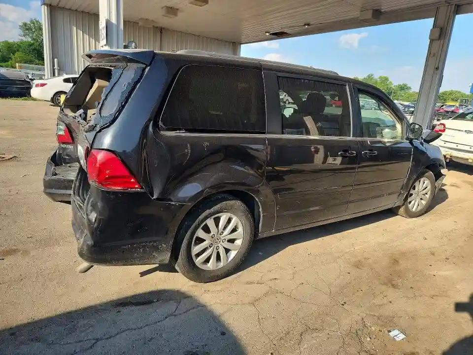2C4RVABG0CR127737 2012 VOLKSWAGEN ROUTAN-2