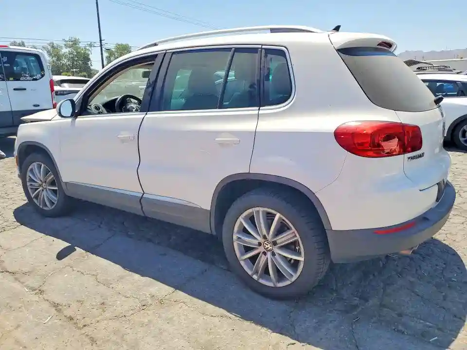 WVGAV7AX8CW530532 2012 VOLKSWAGEN TIGUAN-1