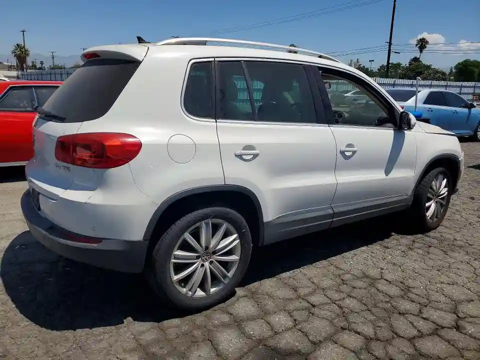 WVGAV7AX8CW530532 2012 VOLKSWAGEN TIGUAN-2
