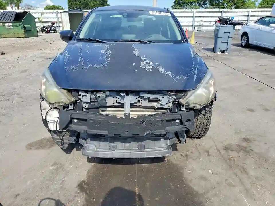 3MYDLBYVXHY164136 2017 TOYOTA YARIS-4